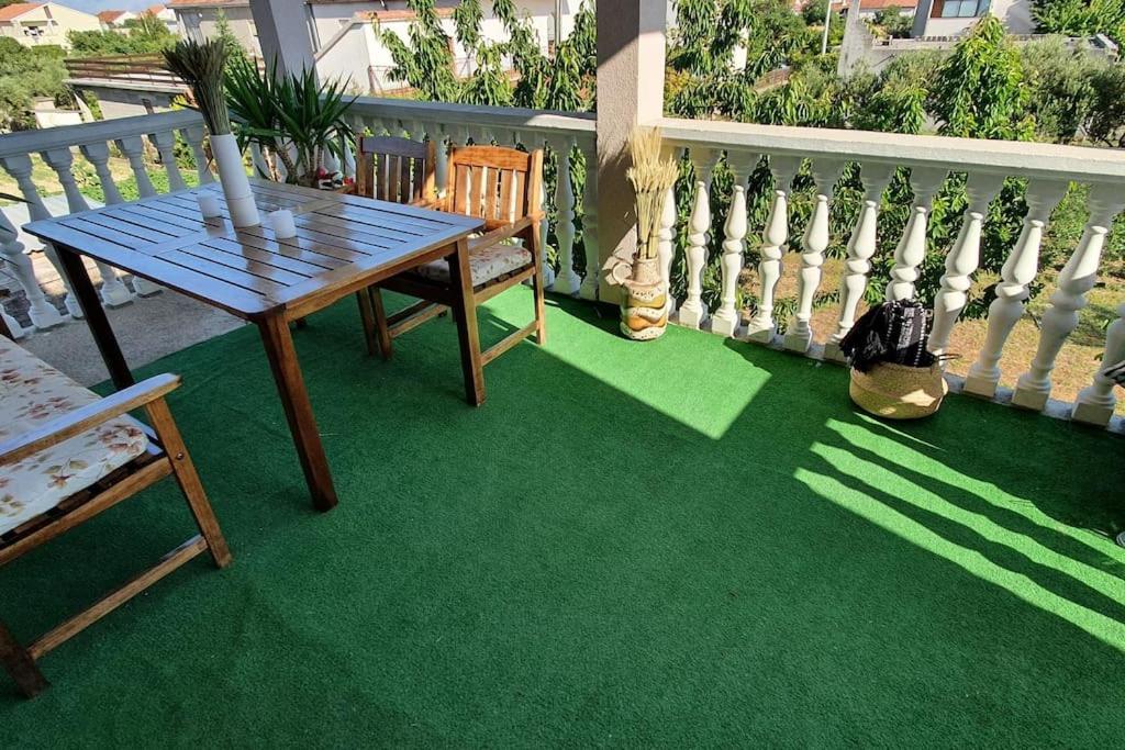 Three Bedroom Apartment Between Trogir And Split Kaštela Εξωτερικό φωτογραφία