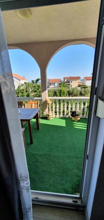 Three Bedroom Apartment Between Trogir And Split Kaštela Εξωτερικό φωτογραφία