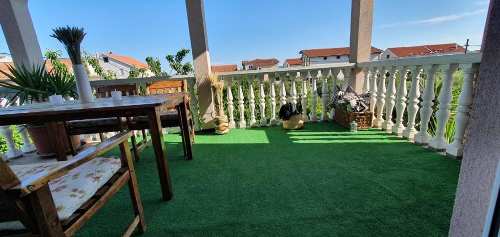 Three Bedroom Apartment Between Trogir And Split Kaštela Εξωτερικό φωτογραφία