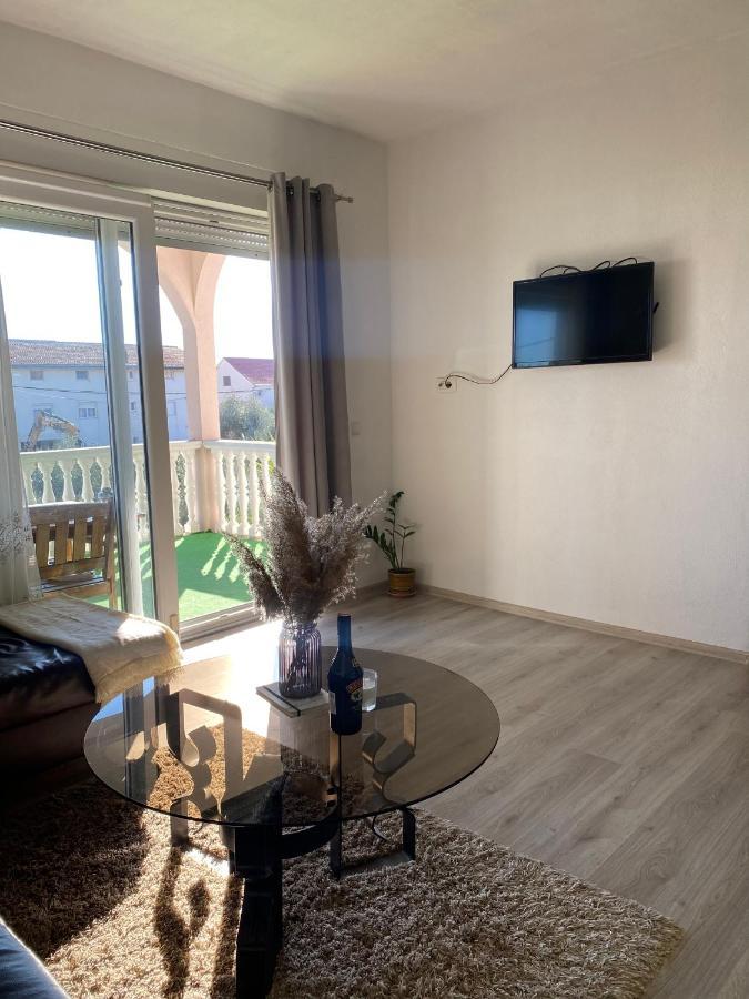 Three Bedroom Apartment Between Trogir And Split Kaštela Εξωτερικό φωτογραφία