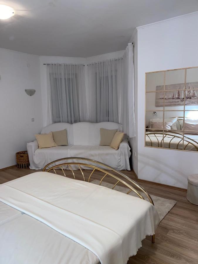 Three Bedroom Apartment Between Trogir And Split Kaštela Εξωτερικό φωτογραφία