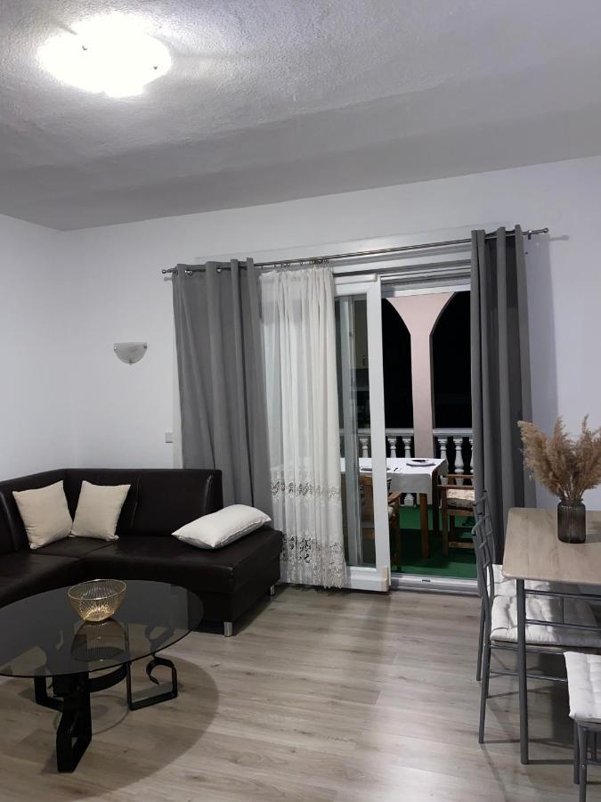 Three Bedroom Apartment Between Trogir And Split Kaštela Εξωτερικό φωτογραφία